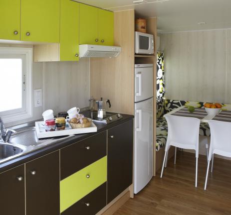 Cuisine équipée du Bungalow Ridaura - Camping Valldaro