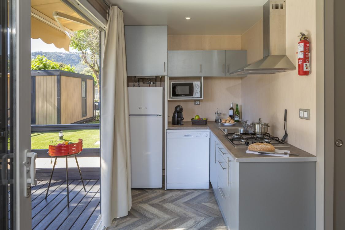 Cuina y terrassa Bungalows S'Agaró - Camping Valldaro