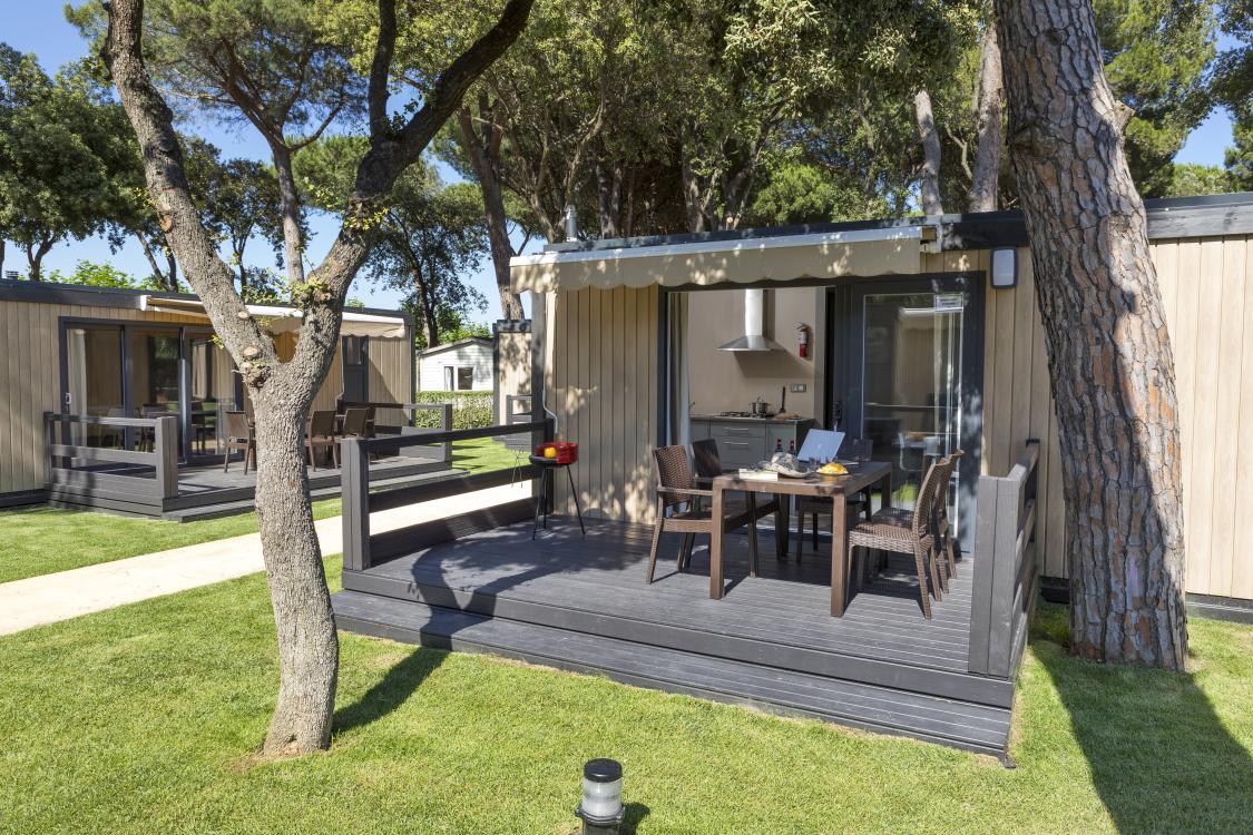 Terrassa zona jardí bungalow Camping Valldaro