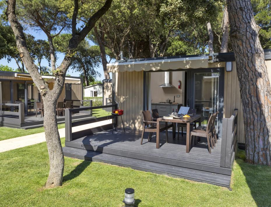 Terrace garden area bungalow Camping Valldaro