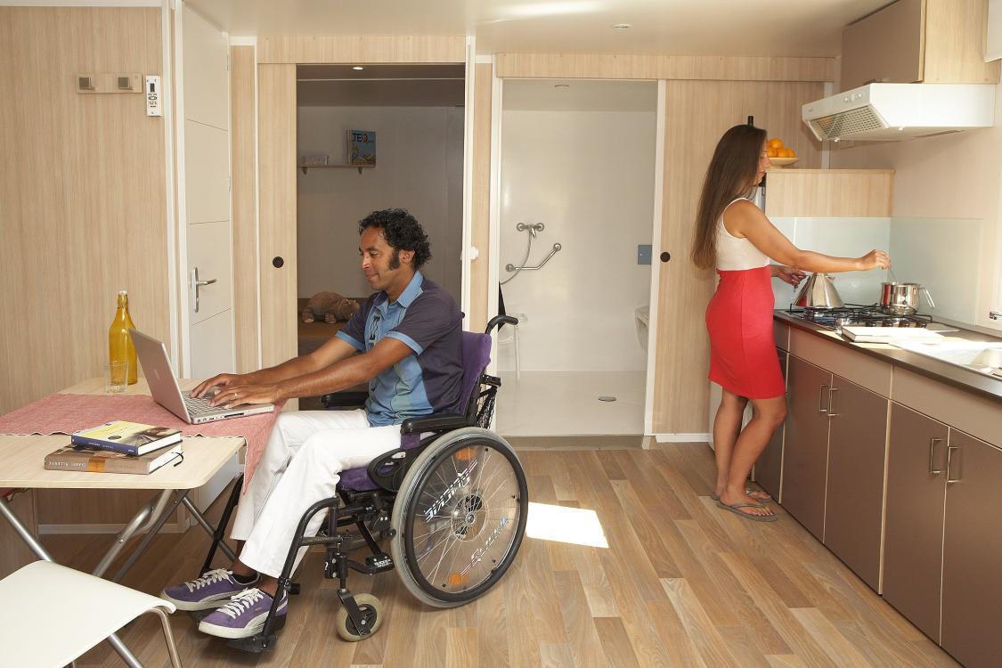 optimitzades/mobil-homes/adaptat/comedor-cocina-mobil-home-adaptado-silla-ruedas.jpg