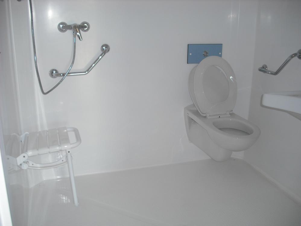 Salle de bain Mobil Home adaptée au Camping Valldaro