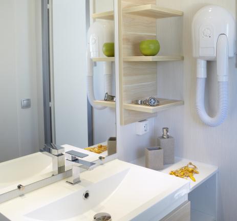 Salle de bain du Mobil Home Riuet Camping Valldaro à Playa de Aro