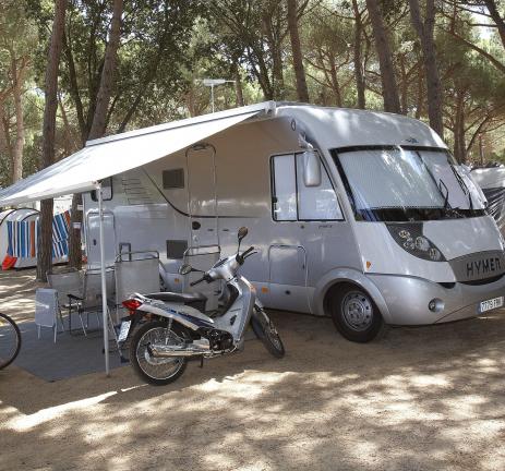 Motorhome on a shady plot in Playa de Aro