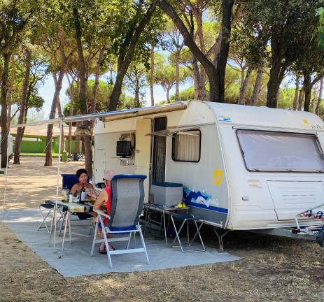 Couple in front of a caravan on the beach