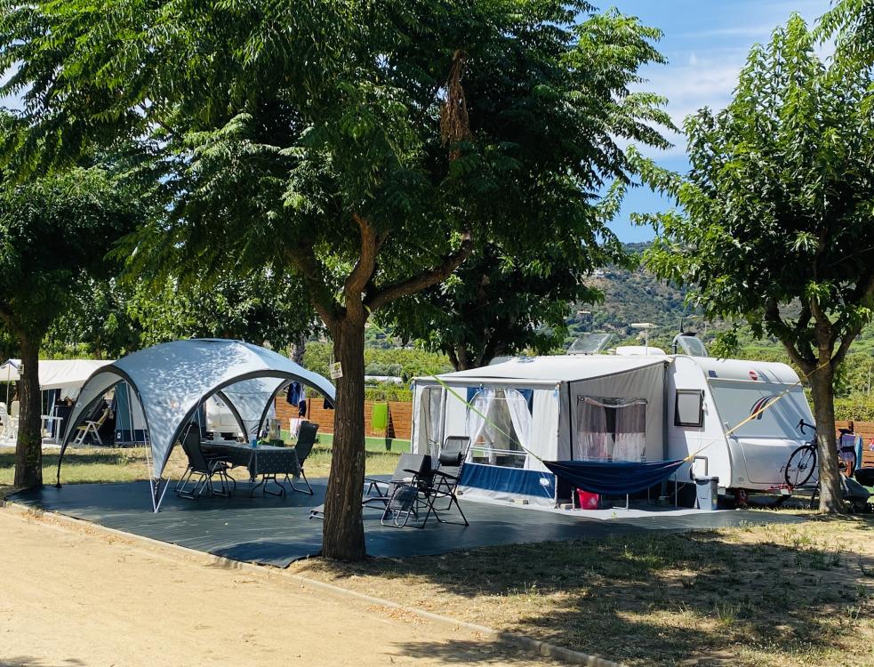 Large pitches at Camping Valldaro